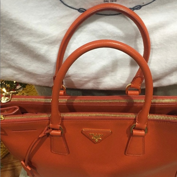 Prada Tote bag - Picture 2 of 9